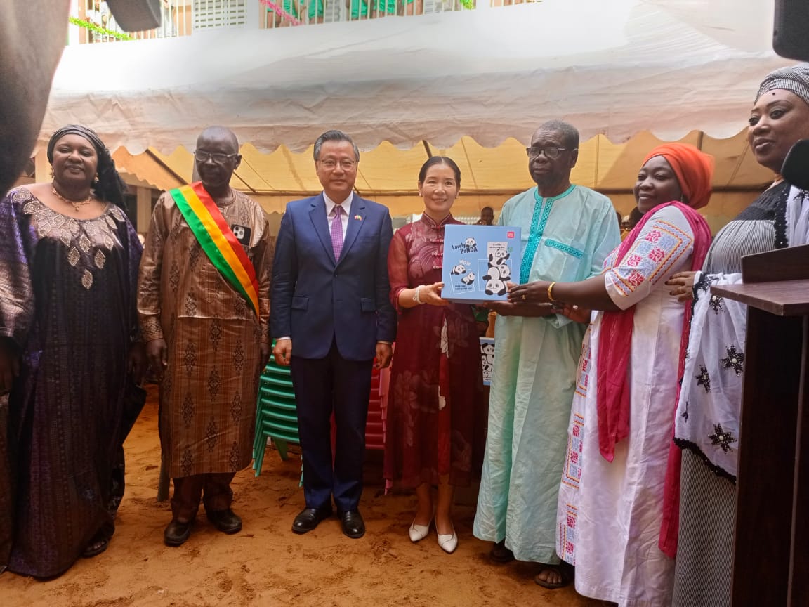 Ecole fondamentale Malick Gueye Fall : Œuvre de bienfaisance de l’Ambassade de la Chine au Mali !